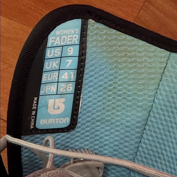 Burton Women's Fader Snowboard Boots - Black and Light Blue size 9 - Picture 7 of 10